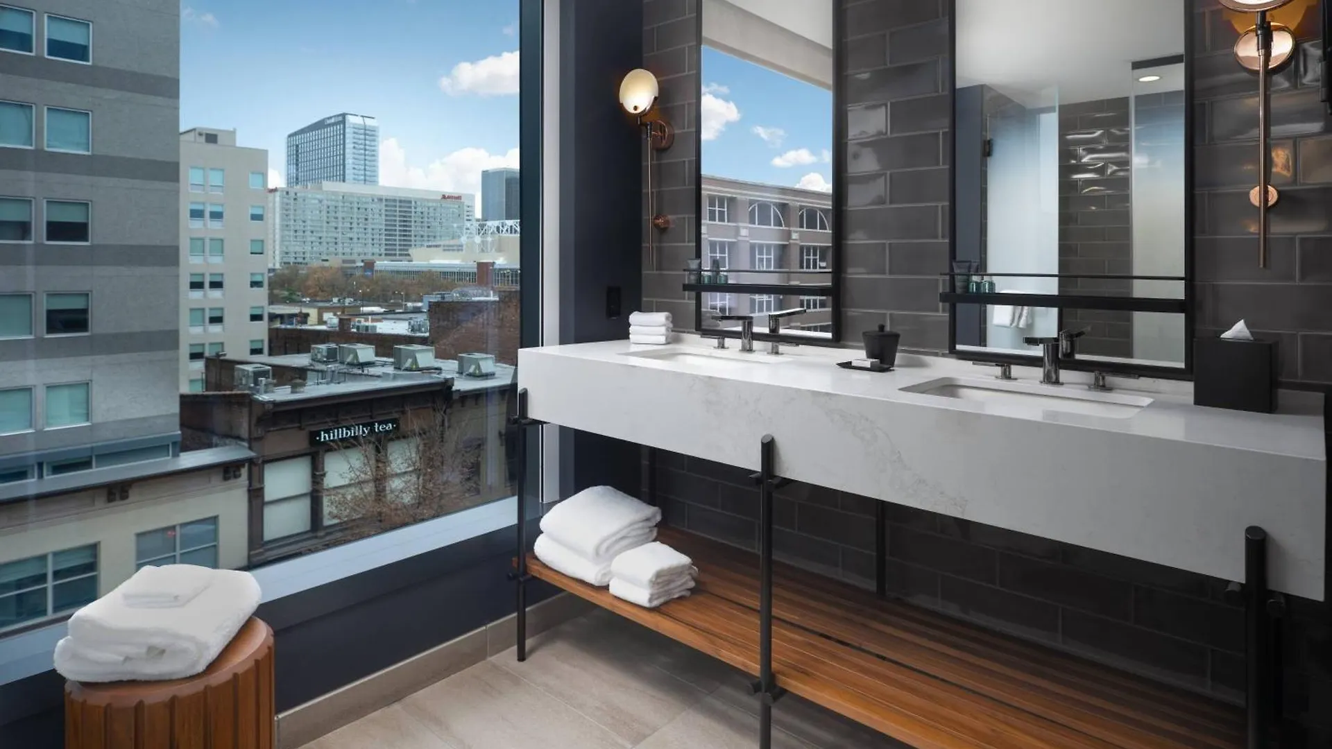 ****  Hotel Distil, Autograph Collection Louisville USA